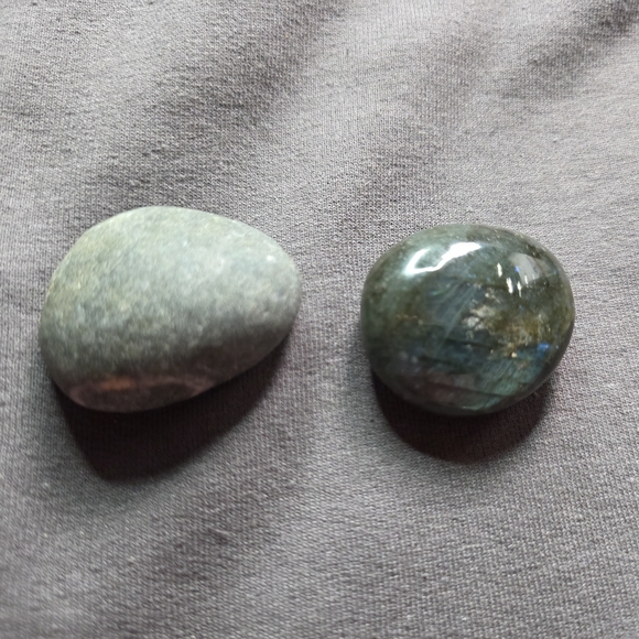 Stone Set - Picture 1 of 2